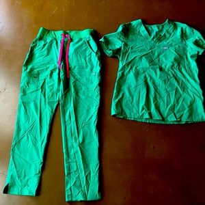 NWOT Limited Edition Green Figs Scrub Set